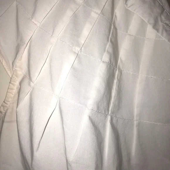 CALVIN KLIEN Pleated White Cap Sleeve Blouse. - Picture 4 of 8